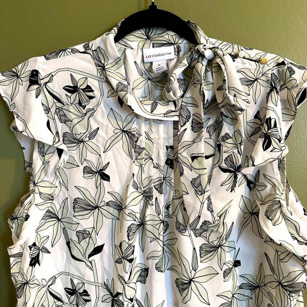 Liz Claiborne Women's Floral Top - Worn ONCE!